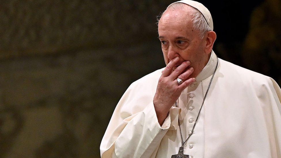 Vaticano impide a la Iglesia católica bendecir las uniones del mismo sexo