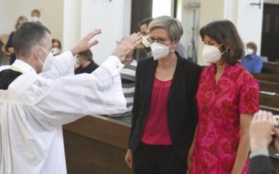 La Iglesia Católica alemana bendice parejas del mismo sexo desafiando al Vaticano